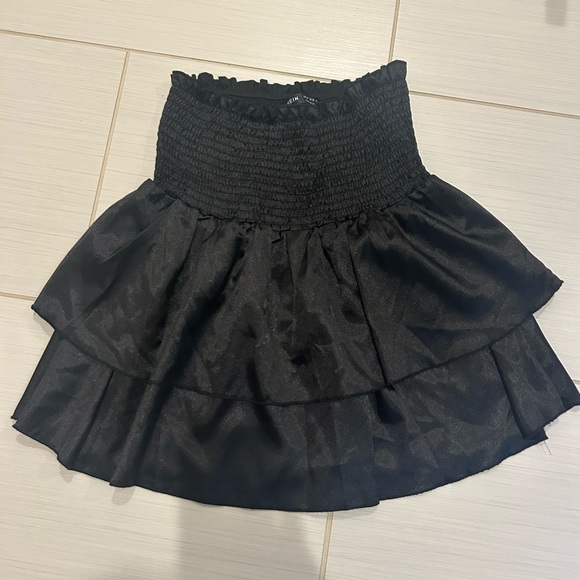 Super cute black skirt!! - Picture 1 of 2
